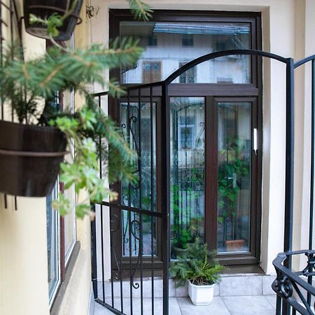 Світла Затишна Квартира В Центрі Біля Оперного Театру З Балконом, Який Виходить У Тихий Львівський Дворик Exterior photo